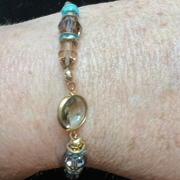 Gulten Dye swavorski crystal toggle bracelet. 7 inches. SPARKLES!!! - Picture 5 of 9